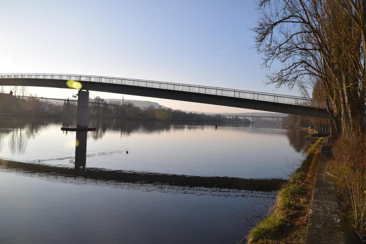 Отель Maindrei - Schlafen Am Fluss Margetshoechheim Экстерьер фото